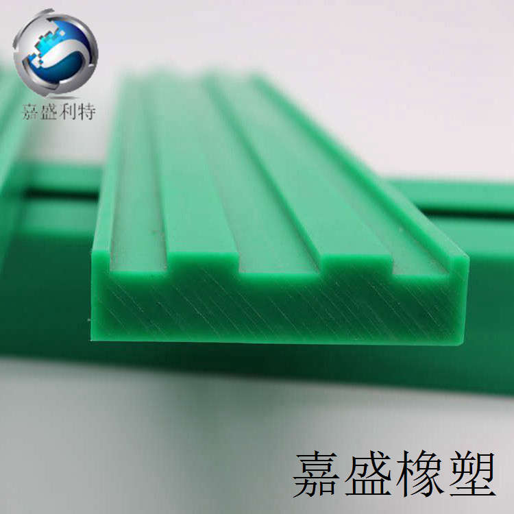 加工TS-A型链条导轨.JPG